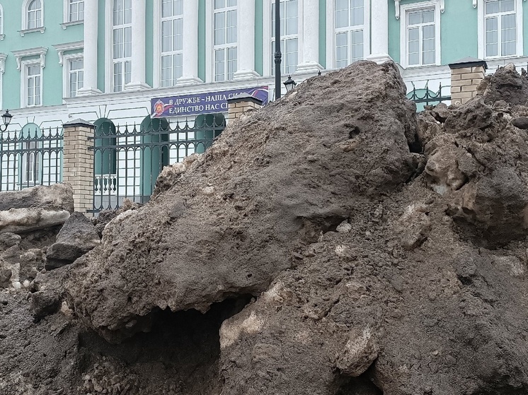 Президентское кадетское училище в Петрозаводске «украсилось» жуткими сугробами
