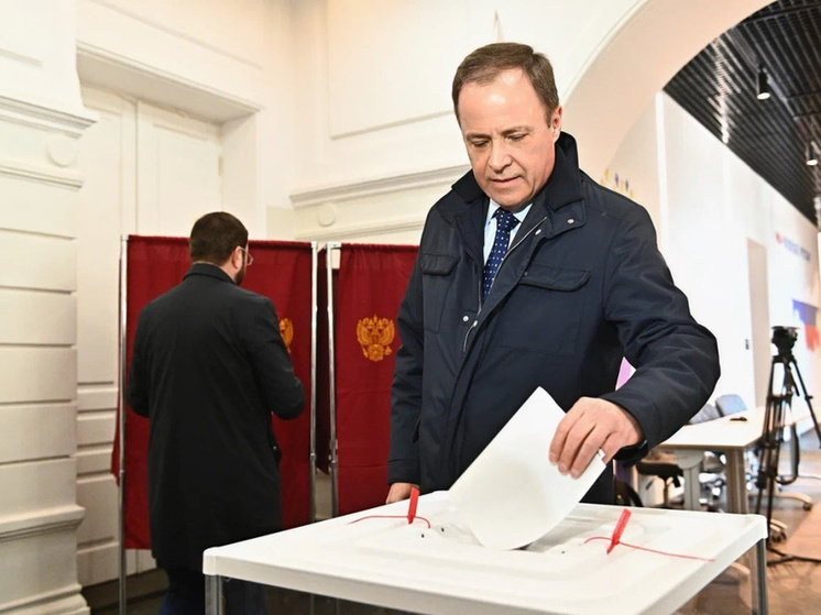 Полпред президента в ПФО Игорь Комаров проголосовал на выборах президента