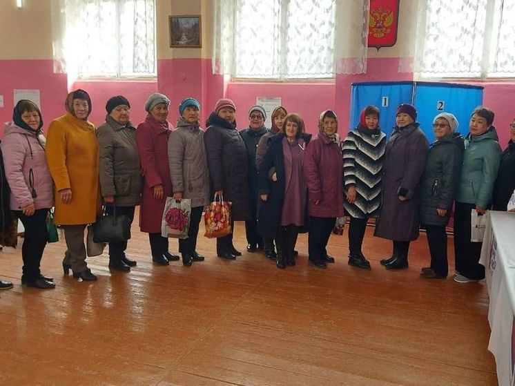 Астраханские волонтеры проголосовали на президентских выборах
