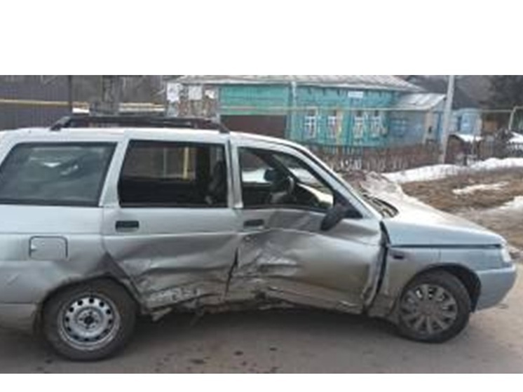 В Воронежской области пострадал 7-летний пассажир в тройной аварии