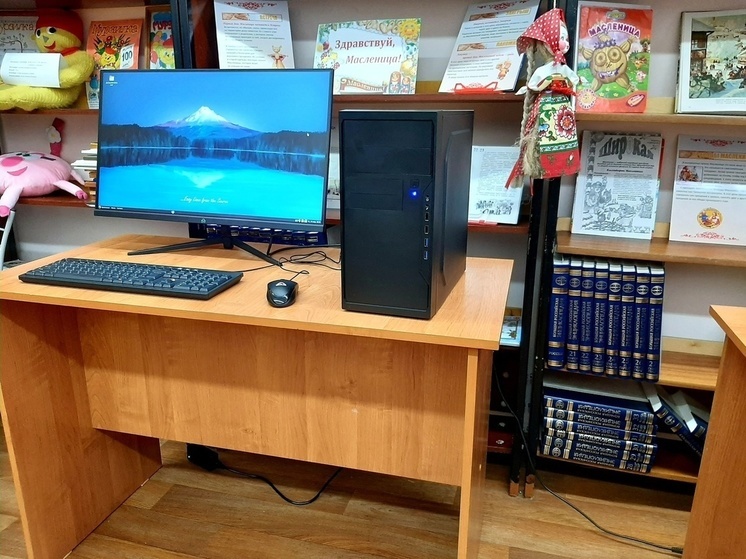 В районные библиотеки Новгородской области передали новую компьютерную технику