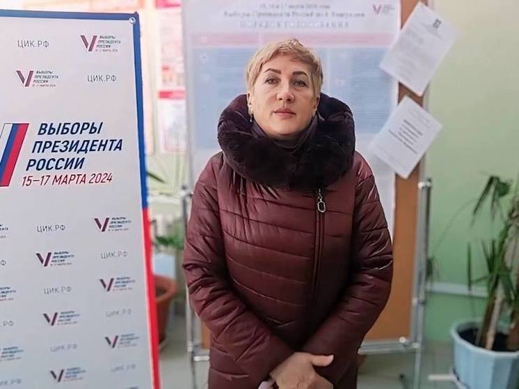 Директор школы №1 Александровск-Сахалинского района проголосовала вместе с сeмьей