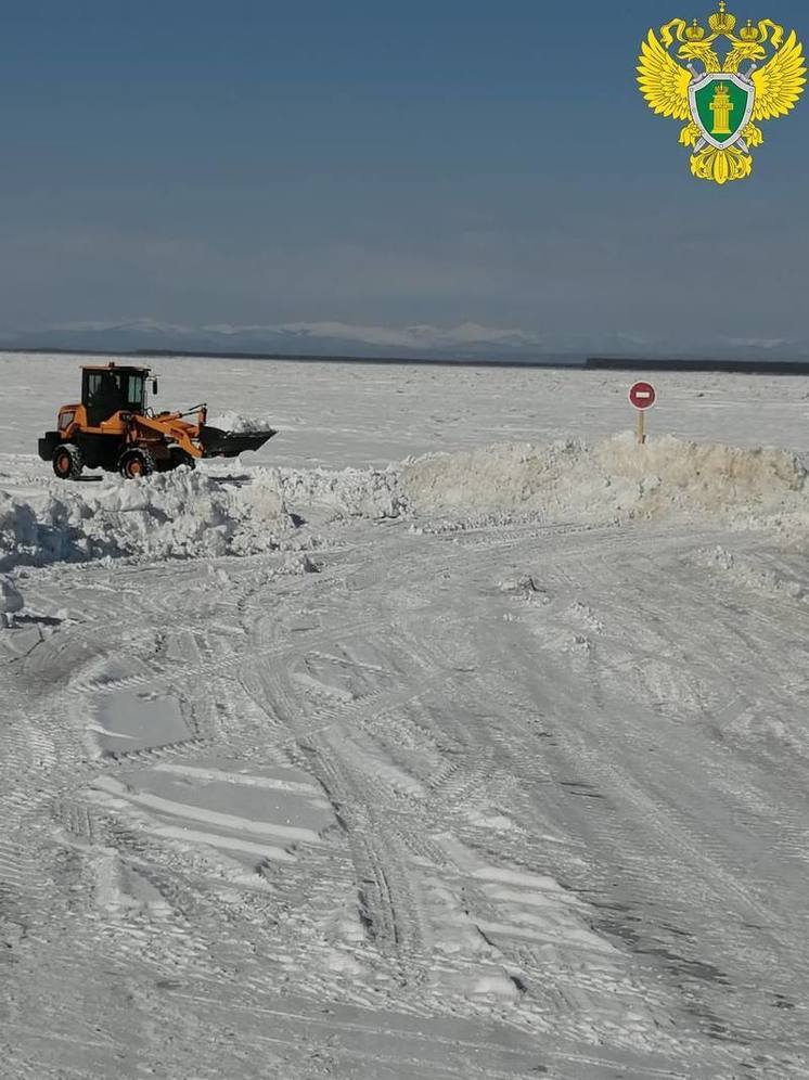 Водитель ушедшего под лед авто скончался в Хабаровском крае