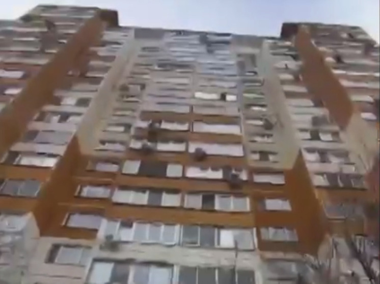 В поселке ВНИИССОК на годовалого ребенка сбросили шар с водой