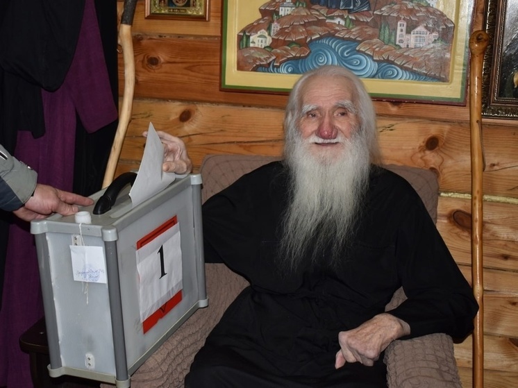 Старец Афанасий из Кадома Рязанской области проголосовал на выборах президента