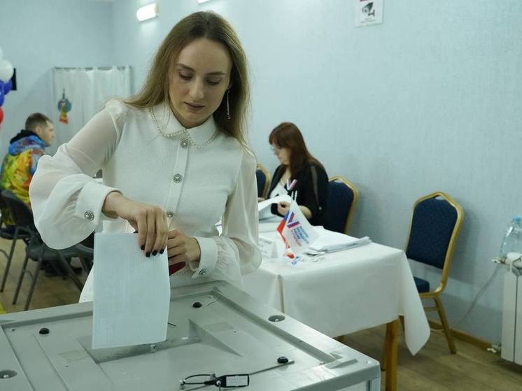 В голосовании на выборах президента России поучаствовали члены молодёжного парламента Сочи