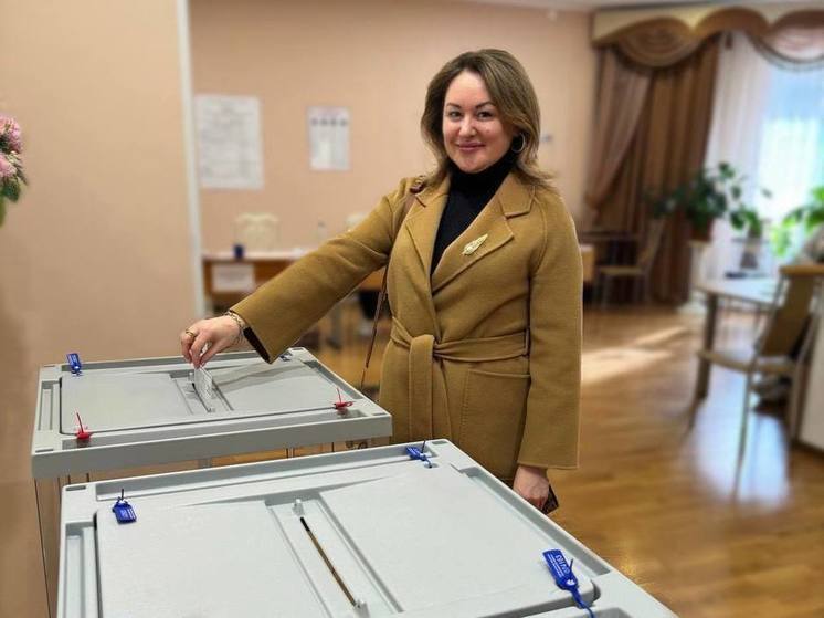 Глава комитета МСУ Ленобласти Бурак исполнила свой гражданский долг на выборах президента РФ