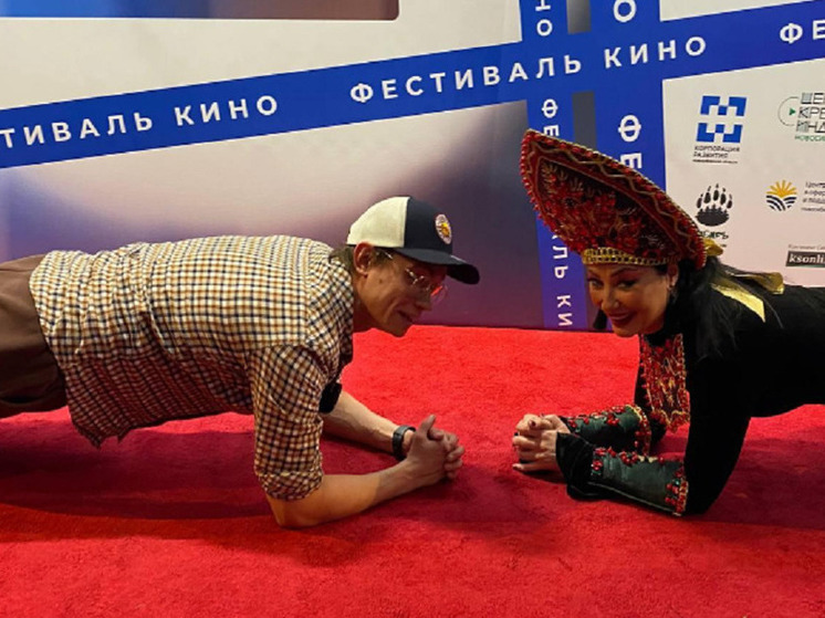 В Новосибирске актер Никита Кологривый встал в планку с «Сибирской Круэллой»