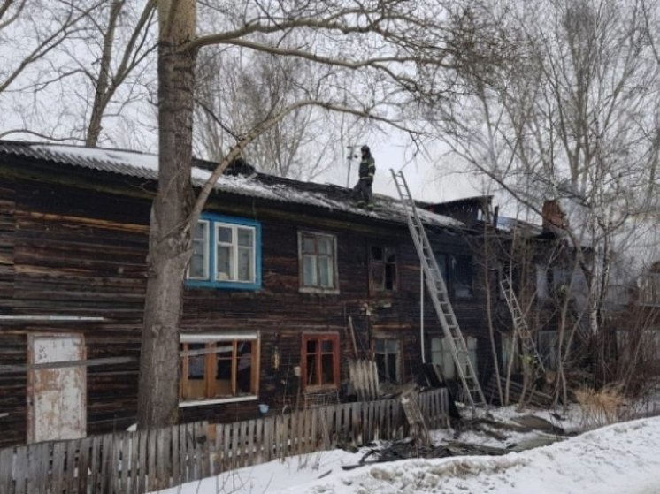 В Томске произошел пожар в расселенном деревянном доме