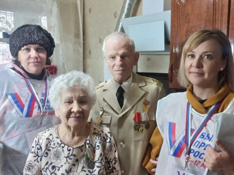 Астраханская семья со стажем проголосовала на президентских выборах