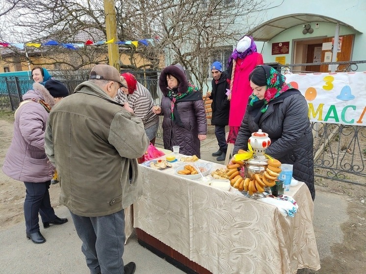 В райцентре Калмыкии всех желающих угощали блинами