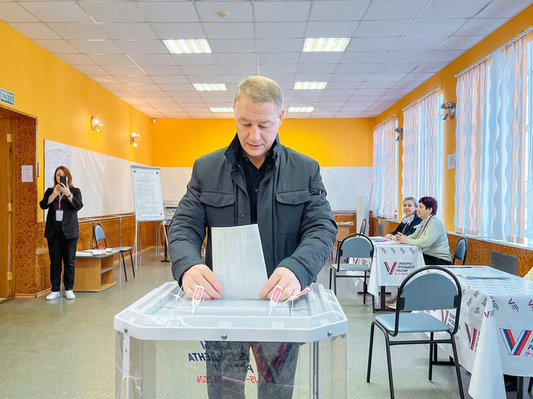 Председатель облдумы Фомин проголосовал на выборах президента