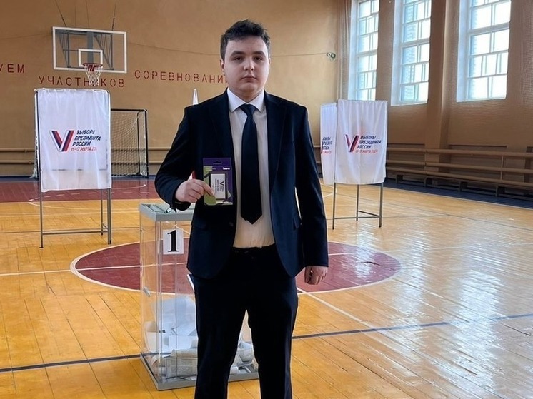 Молодым избирателям Калмыкии на избирательных участках вручают подарки
