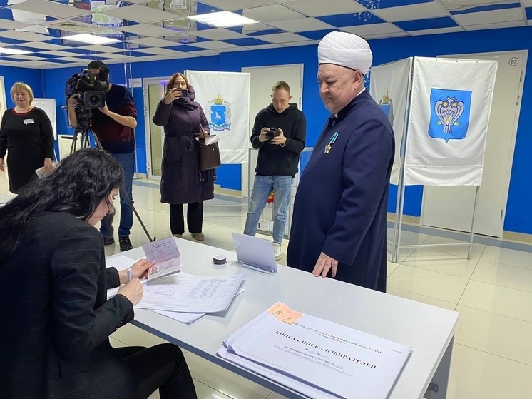 Главный муфтий Ямала проголосовал на выборах президента
