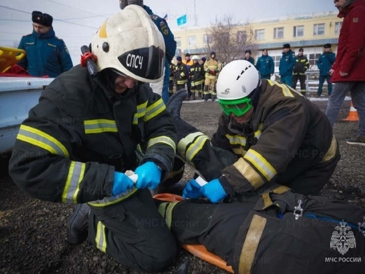  В Волгограде определили лучших спасателей МЧС