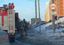 В Оренбурге на пересечении Северного проезда и улицы Салмышской скопилось большое количество пожарных машин