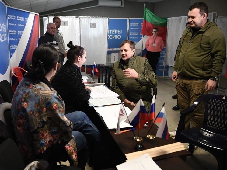 Губернатор Евгений Балицкий посетил избирательный участок в Бердянске