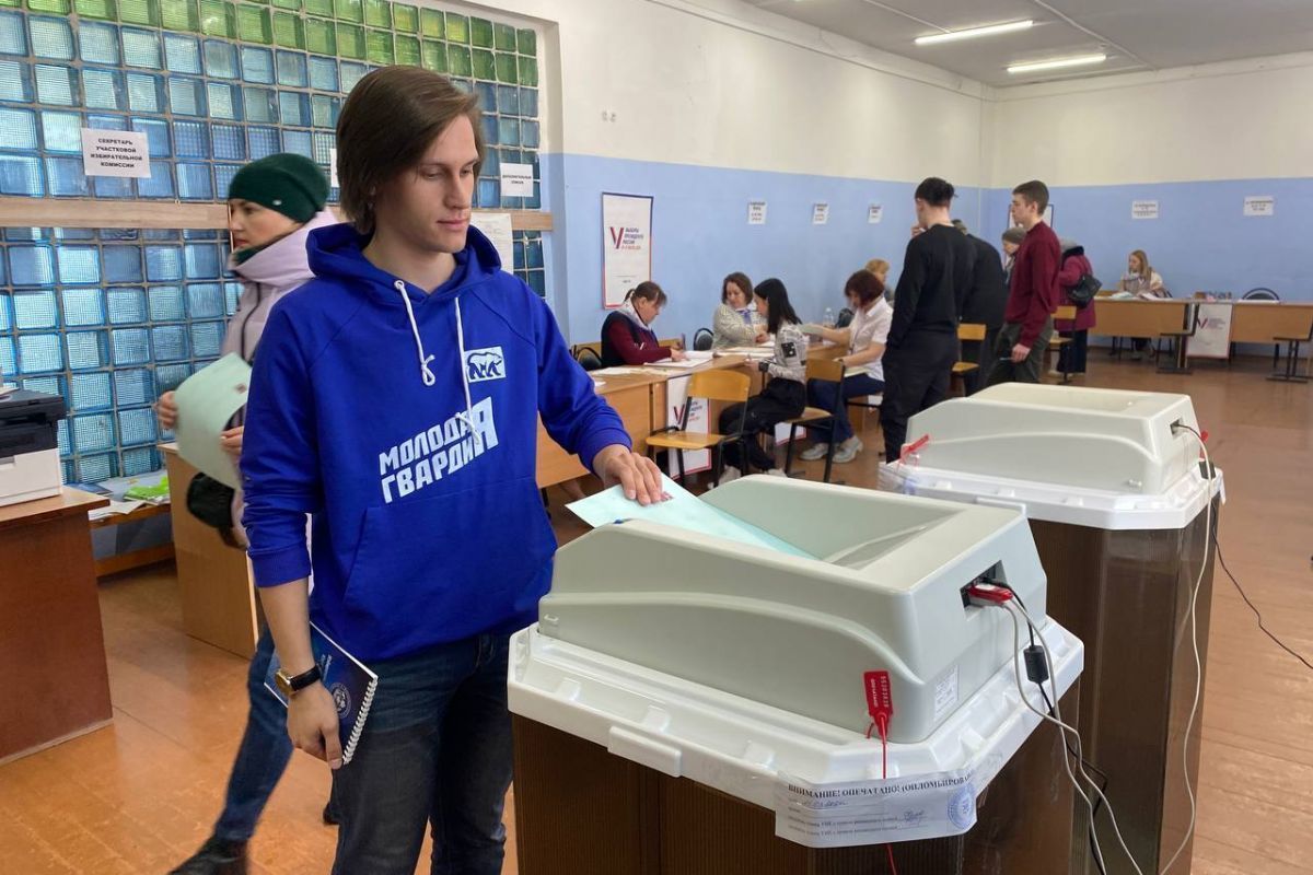 Молодогвардейцы Костромской области принимают активное участие в выборах