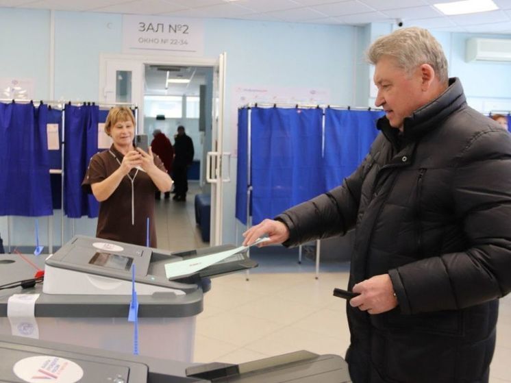 Алексей Анохин принял участие в голосовании на выборах Президента