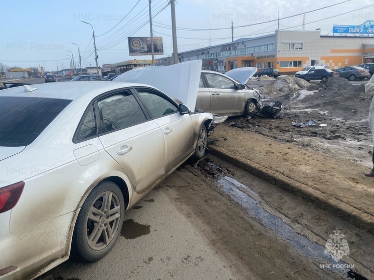 В Орле на улице Ливенская столкнулись два авто
