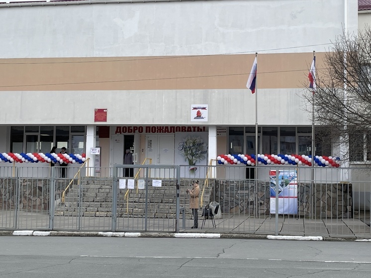 В Крыму возбуждено дело из-за залитой зеленкой урны для голосования