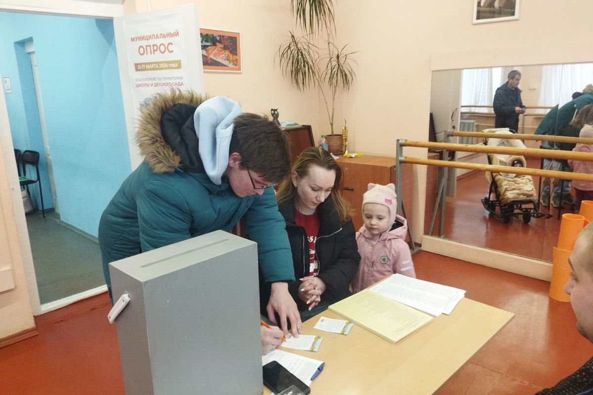 В Костромской области на участки приходят семьями в полном составе