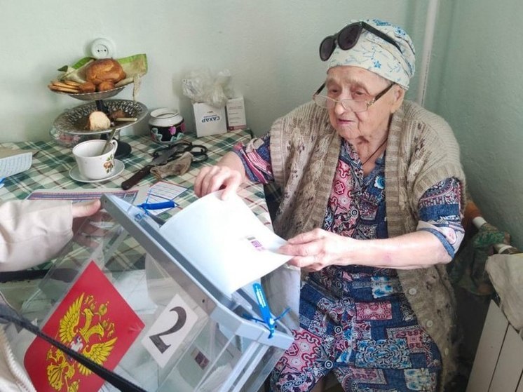 100-летняя избирательница проголосовала на выборах президента в Чите