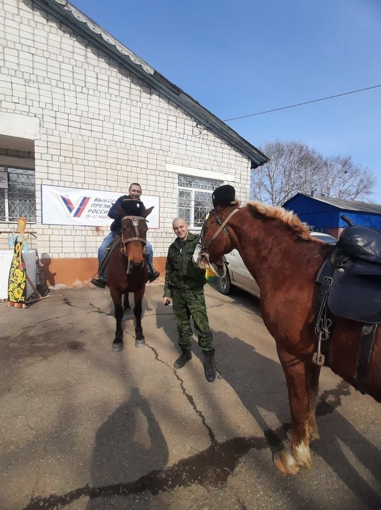 На лошадях приехали на выборы казаки в ЕАО