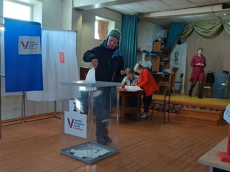 Москвичи пересекли Байкал пешком, чтобы проголосовать