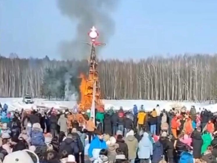 Самое большое в России чучело на Масленицу сожгли в Подмосковье
