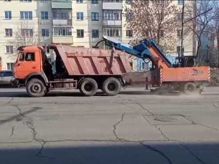 В Иванове заканчивают убирать снег, на улицы вышли машины для уборки пыли и смета