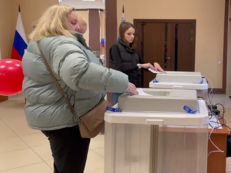 Многодетная семья из Пскова пришла проголосовать с шестью детьми