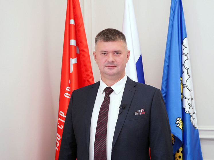 Председатель Псковского облсовпрофа поздравил работников ЖКХ с праздником