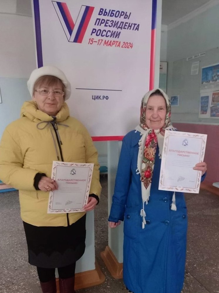В Курской области 90-летняя избирательница посетила участок для голосования