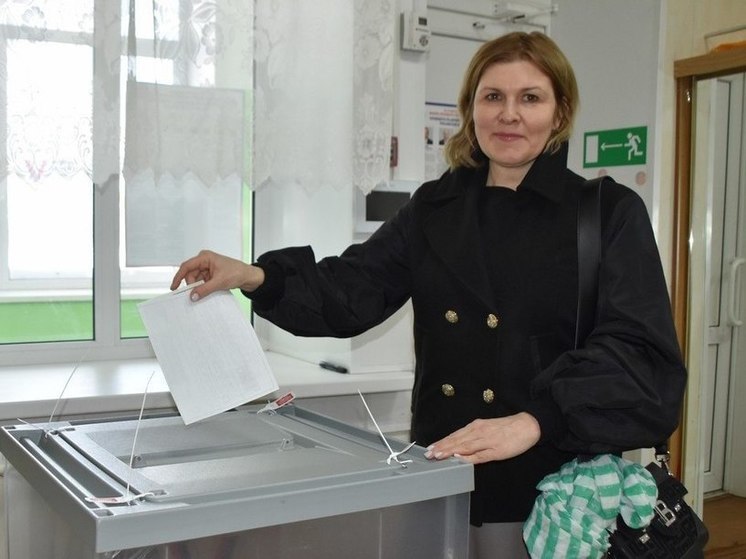 Зампред рязанского правительства Суворова проголосовала на выборах президента