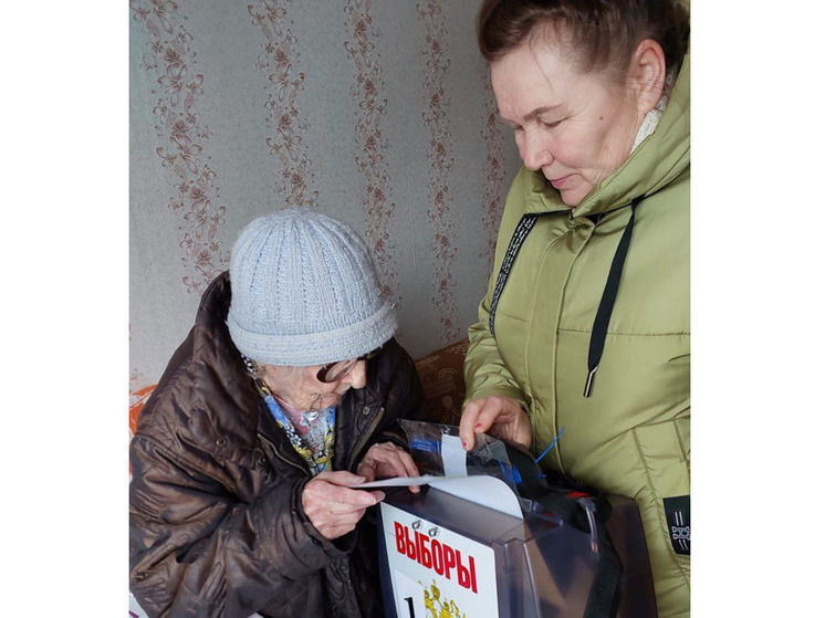 В Пучежском районе на УИК № 605 проголосовала 106-летняя избирательница
