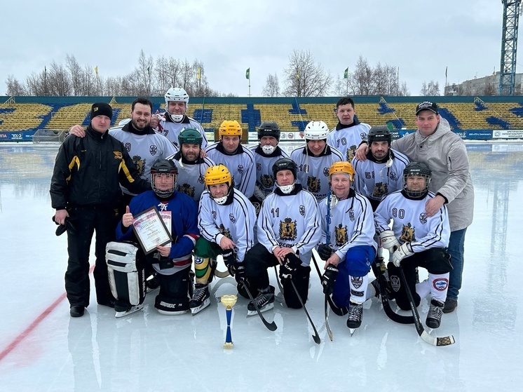 В Архангельске разыграли кубок региона по хоккею с мячом среди мужских команд