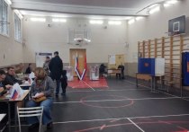 Зампред ЗакСа Петербурга Анатолий Дроздов прокомментировал свой поход на выборы. Парламентарий проголосовал в первый день выборов утром перед работой, рассказал «МК в Питере».