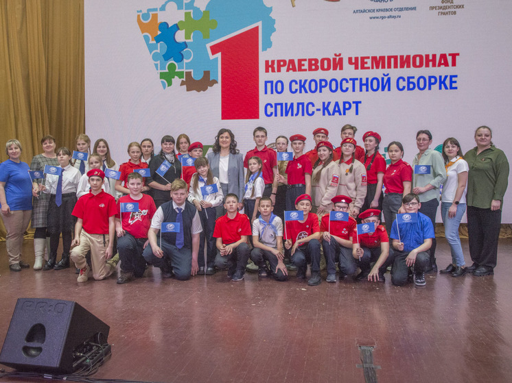 В Барнауле прошел первый краевой чемпионат скоростной сборки спилс-карт