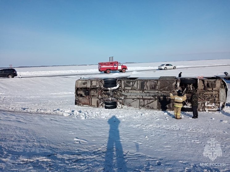 В ДТП с рейсовым автобусом на алтайской трассе пострадали семь пассажиров