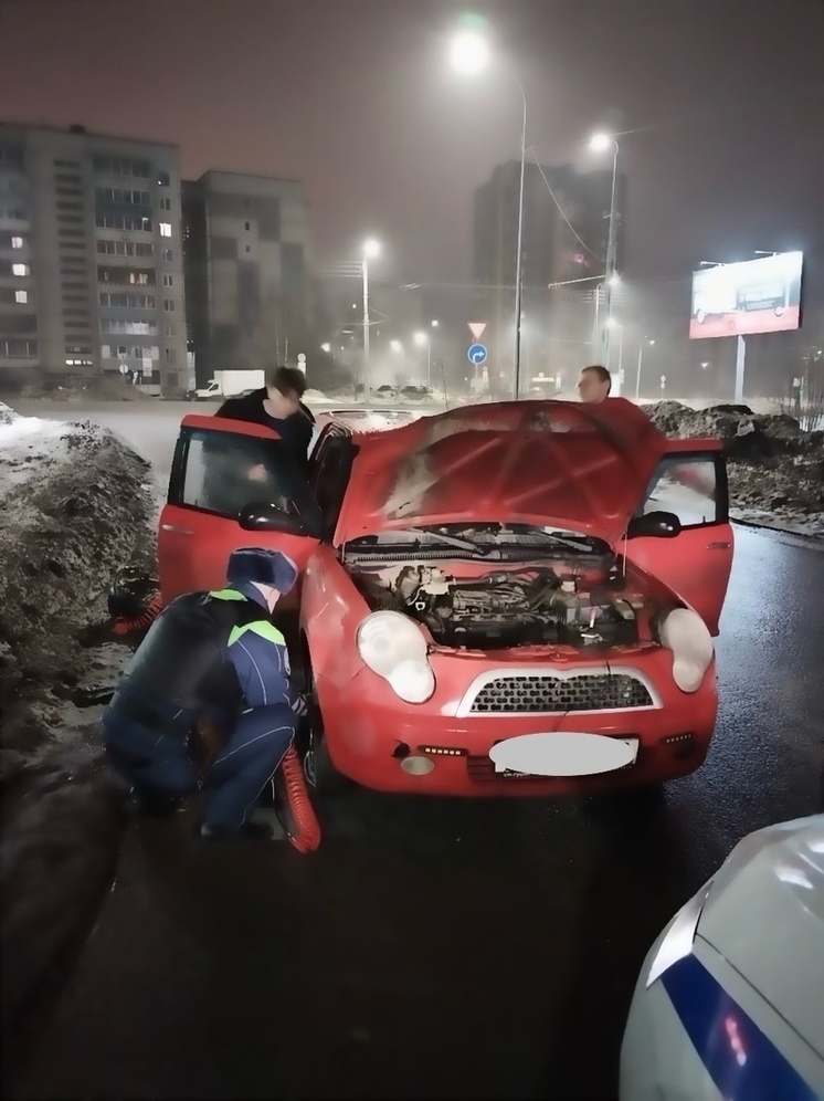 ДПС в Петрозаводске помогли автомобилисту со сломанным компрессором