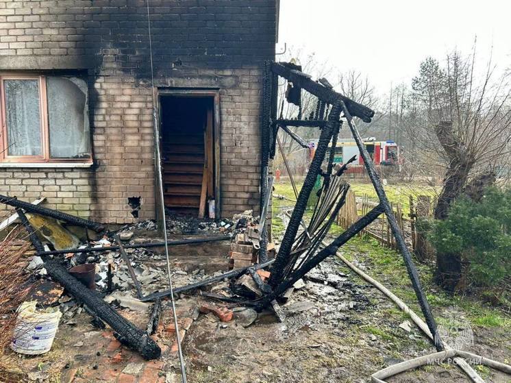 В Полесском районе во время пожара эвакуировали четырех человек