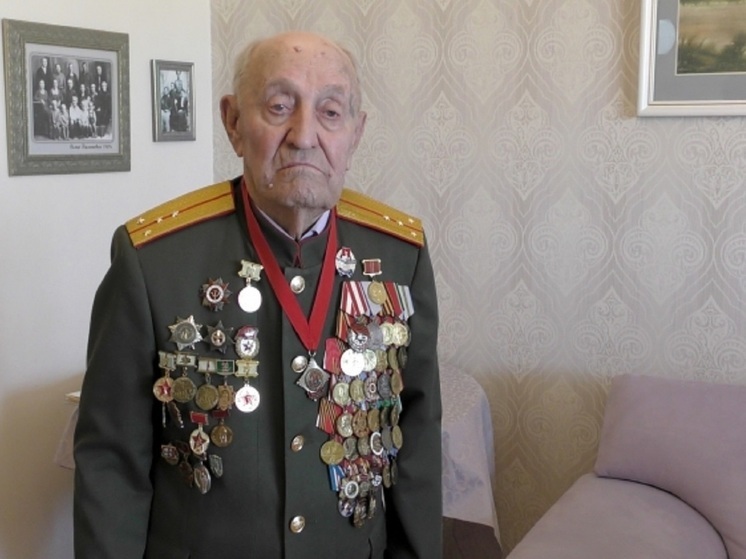  В Волгограде 99-летний ветеран ВОВ Евгений Рогов проголосовал на выборах