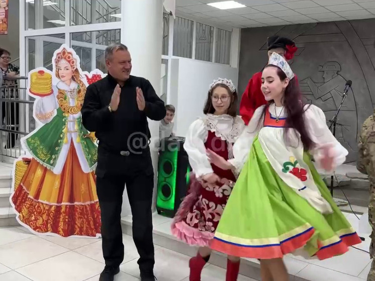 Алексей Кулемзин станцевал на избирательном участке