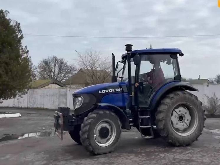 Житель Херсонщины приехал на избирательный участок на тракторе