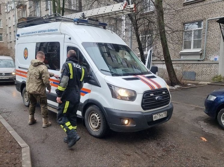 Спасатели привезли участника СВО на избирательный участок Петербурга