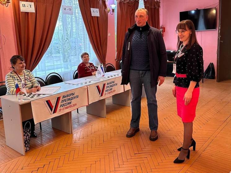 Александр Козловский проверил работу избирательных участков в Псковской области