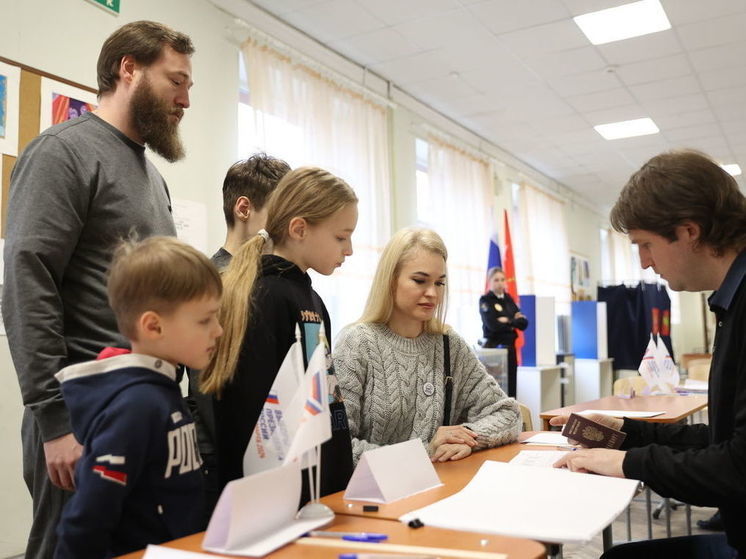 «Миссис Санкт-Петербург 2023» проголосовала на выборах президента