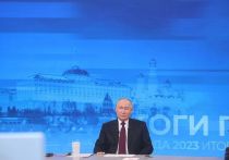 Кандидат в президенты РФ и действующий глава государства Владимир Путин рассказал, что мечтает о сильной и суверенной России