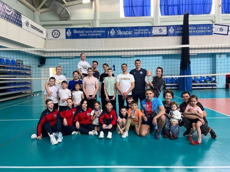 Самые веселые старты провели в сахалинской школе волейбола